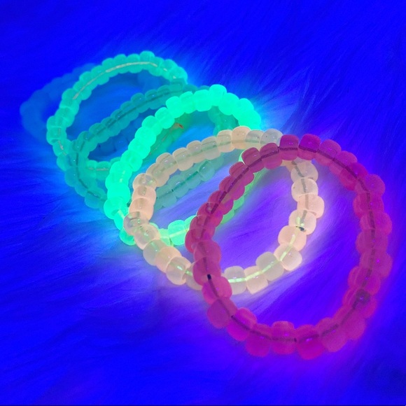 🌀 5/$20 🌀 Six Glow in the Dark Kandi Bracelets - Picture 3 of 4